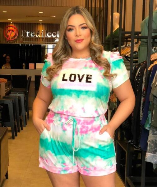 Conjunto tie-dye com aplicação plus size